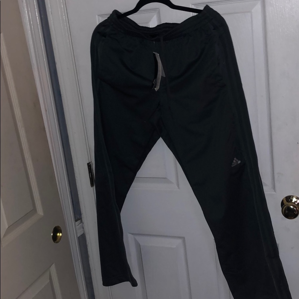 Adidas Weekender pant sizeM. Dark gray color.